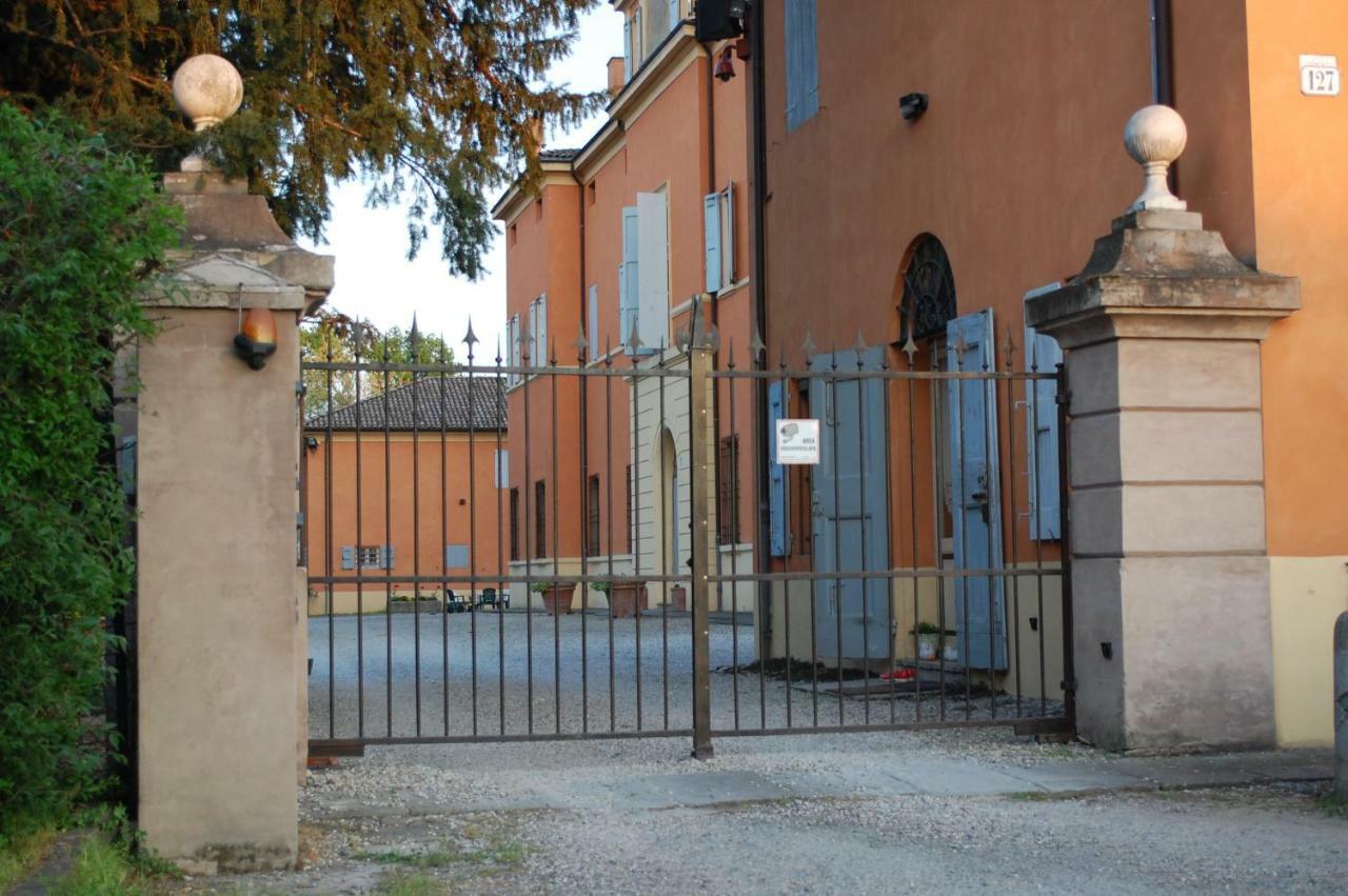 Bed and Breakfast Al Cancello Модена Экстерьер фото